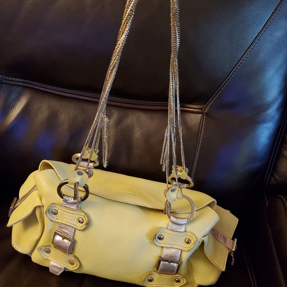 Gustto Pebble Leather Handbag in Light Green